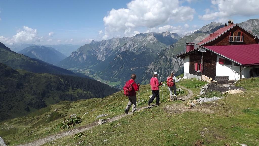 Haus Aperies Apartment Pettneu am Arlberg Exterior photo