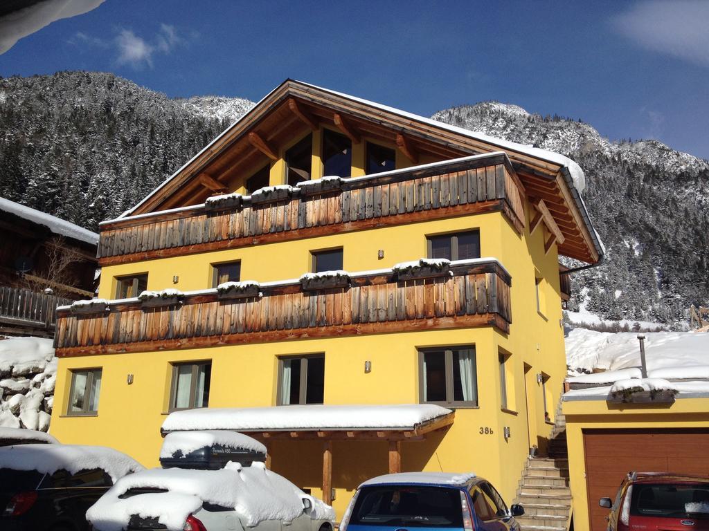 Haus Aperies Apartment Pettneu am Arlberg Exterior photo
