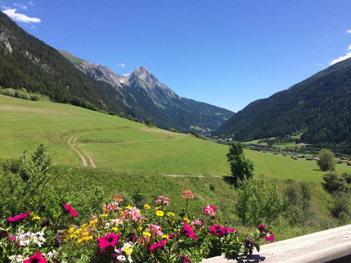 Haus Aperies Apartment Pettneu am Arlberg Exterior photo